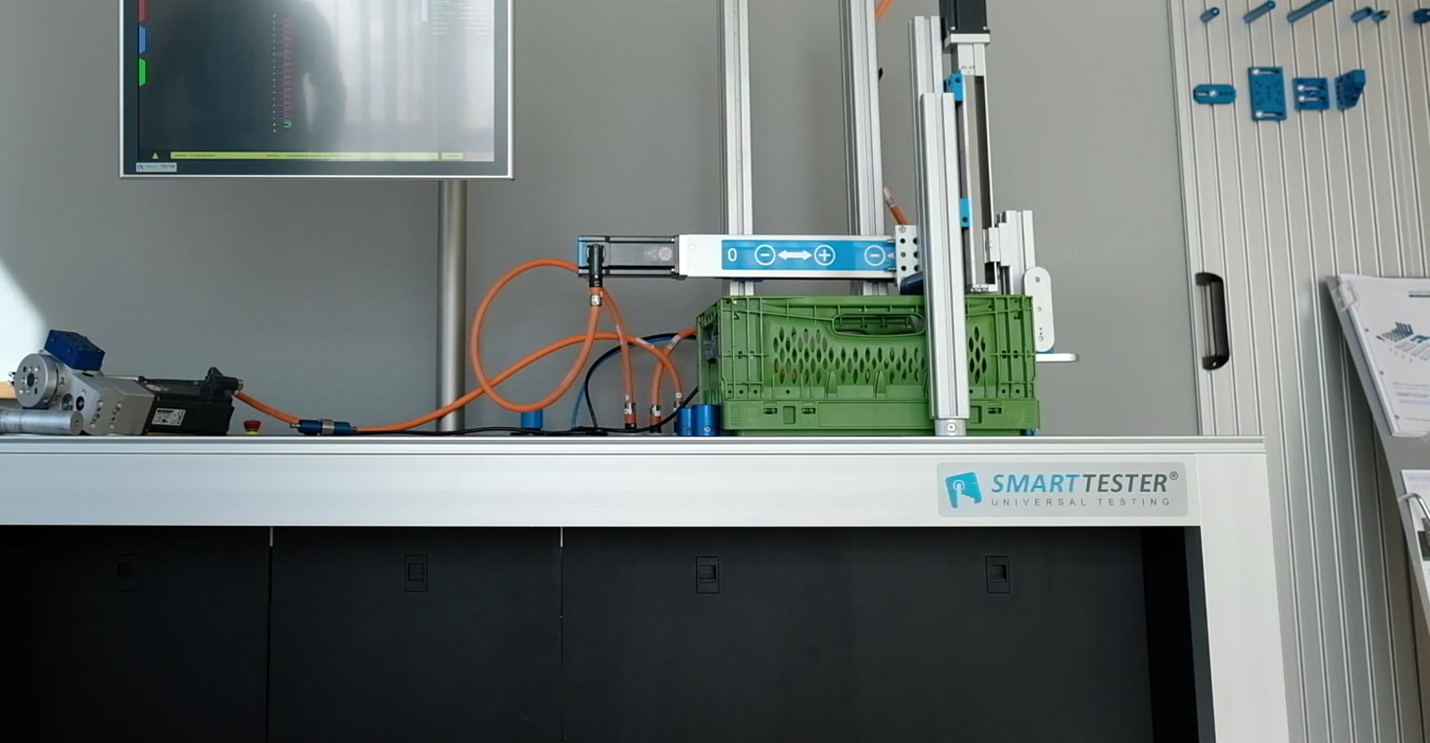 SMARTTESTER® 32 mit Prüfaufbau für den Faltkorb-Dauertest